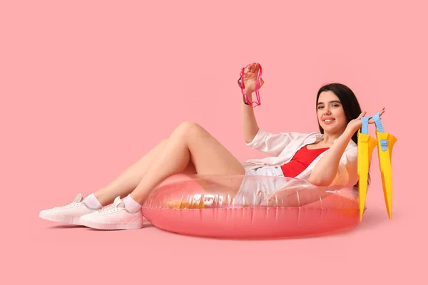 Young Woman Inflatable Ring Flippers Goggles Lying Pink Background — Stock Photo, Image