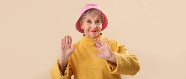 Senior Woman Bucket Hat Beige Background — Photo