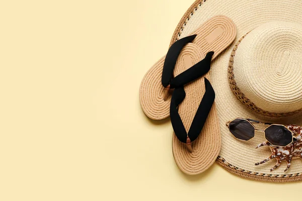 Flip Flops Sunglasses Seashell Hat Beige Background — Stock Photo, Image