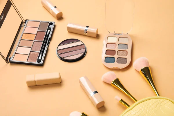 Cosmetic Bag Brushes Eyeshadows Lipsticks Beige Background — Stock Photo, Image