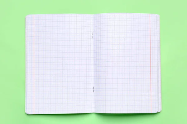 Cuaderno o libreta abierta con dibujo en cuadrícula, aislada sobre fondo  blanco Photos
