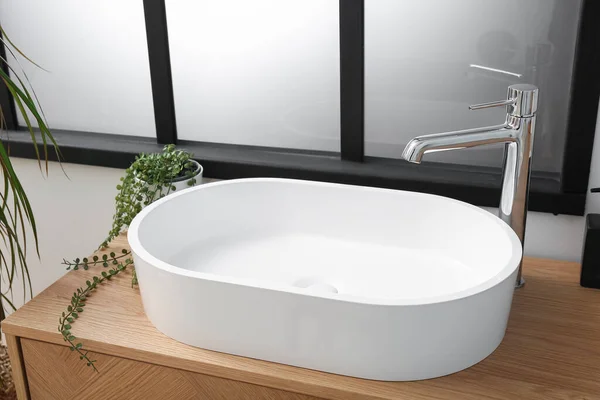 White Sink Houseplant Table Bathroom — Stock Photo, Image
