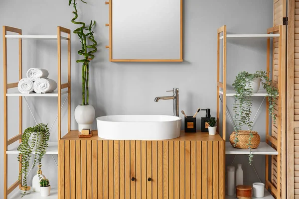 Interior Del Baño Con Lavabo Cajones Estanterías — Foto de Stock