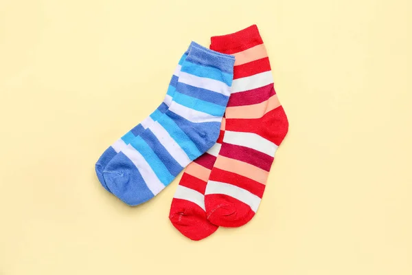 Полосатые Хлопковые Носки Цветном Фоне — стоковое фото