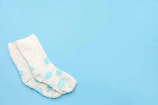 Пара Теплих Шкарпеток Кольоровому Фоні — стокове фото