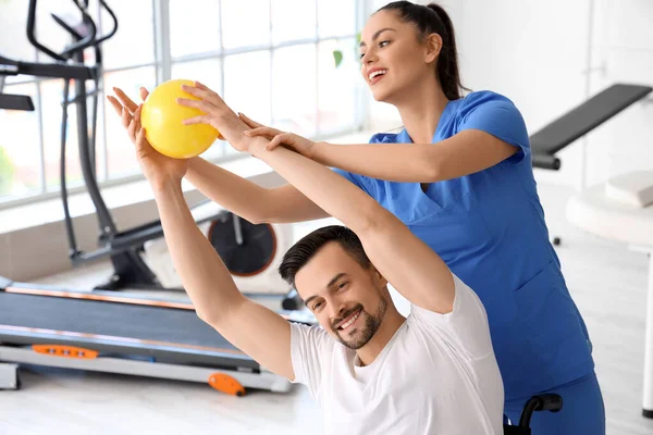 Female Physiotherapist Working Young Man Wheelchair Rehabilitation Center — Stock Photo, Image