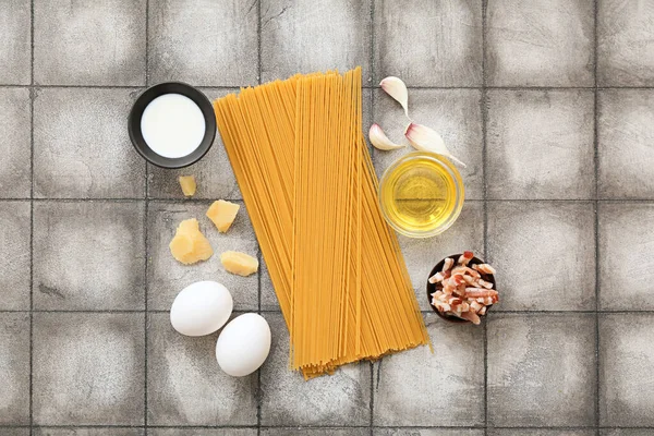 Ingrediënten Voor Lekkere Pasta Carbonara Tegelondergrond — Stockfoto