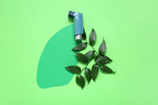 Papír Tüdő Levelekkel Asztma Inhalátor Zöld Alapon — Stock Fotó