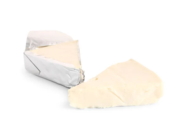 Driehoeken Van Smakelijke Verwerkte Kaas Witte Achtergrond — Stockfoto