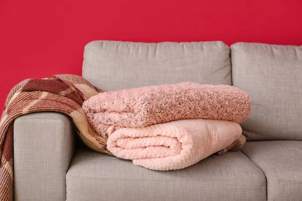 New Soft Blankets Sofa Burgundy Background Closeup — Stock Photo, Image