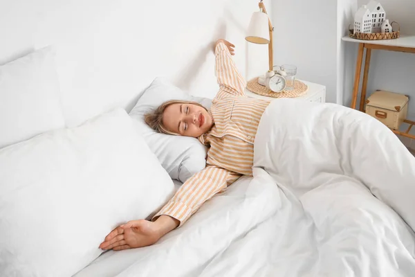 Young Woman Waking Bed — Stock Photo, Image