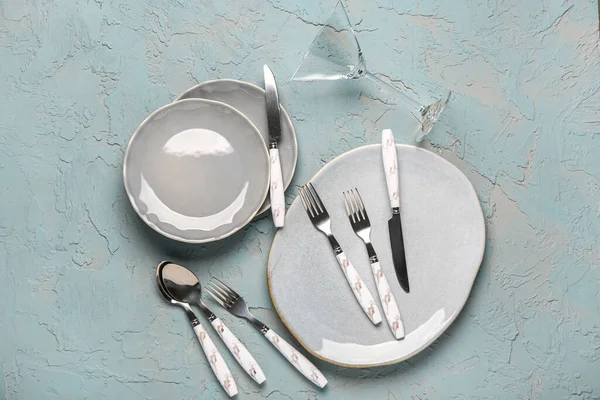 Clean Plates Set Cutlery Grey Grunge Table — Stock Photo, Image