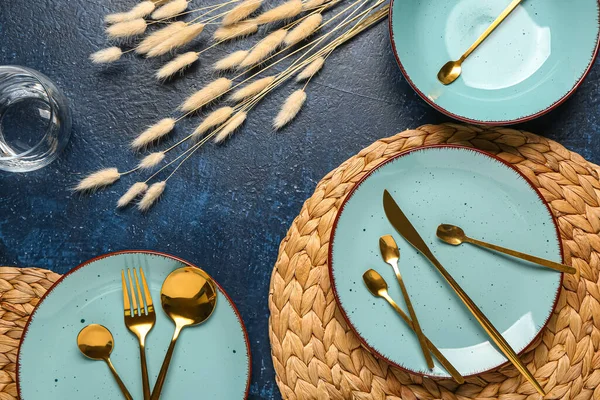Table Setting Clean Plates Golden Cutlery Dried Lagurus Blue Background — Stock Photo, Image