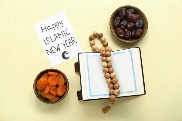 Карта Текстом Happy Islamic New Year Коран Тасби Сухофрукты Цветном — стоковое фото