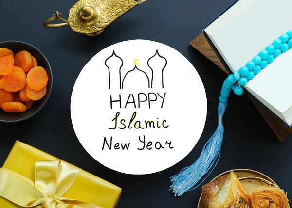 Card Text Happy Islamic New Year Coran Dulciuri Fundal Întunecat — Fotografie, imagine de stoc