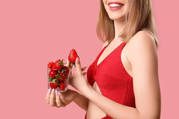 Young Woman Swimsuit Strawberries Pink Background Closeup — Stock Photo, Image