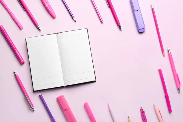 Caderno Com Diferentes Artigos Papelaria Escolar Sobre Fundo Lilás — Fotografia de Stock