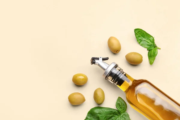 Bottle Fresh Olive Oil Beige Background — Stock Photo, Image