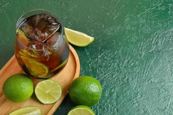 Glas Kallt Kuba Libre Cocktail Grön Bakgrund — Stockfoto