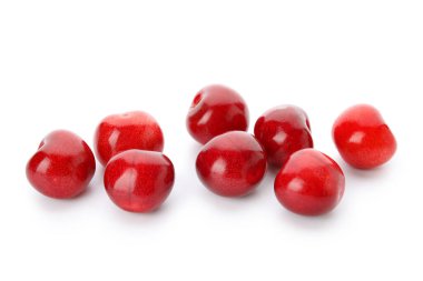 Beyaz arka planda bir sürü tatlı kiraz