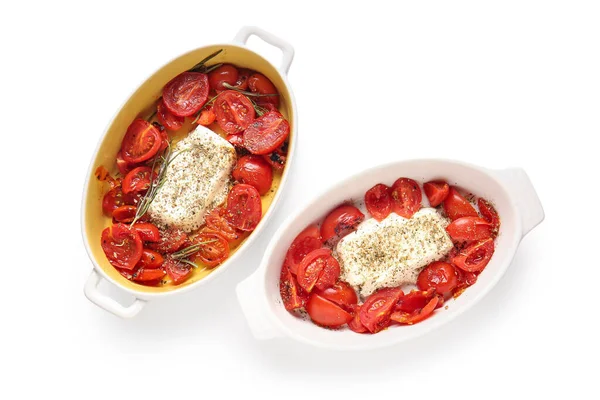 Bakning Rätter Välsmakande Tomater Med Fetaost Vit Bakgrund — Stockfoto