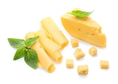 Beyaz arka planda izole edilmiş lezzetli İsviçre peyniri