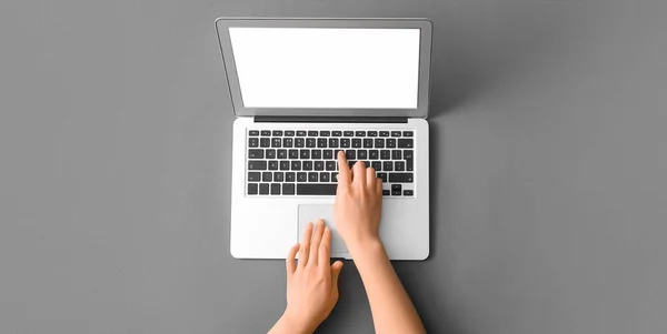 Hands Woman Using Laptop Grey Background Top View — Stock Photo, Image
