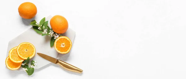 Cutting Board Fresh Oranges Blooming Branches Knife White Background Space — Stock Photo, Image