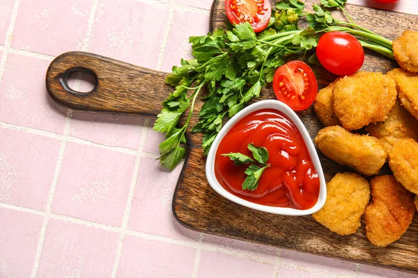 Board Delicious Nuggets Bowl Ketchup Parsley Pink Tiled Table — Stock Photo, Image