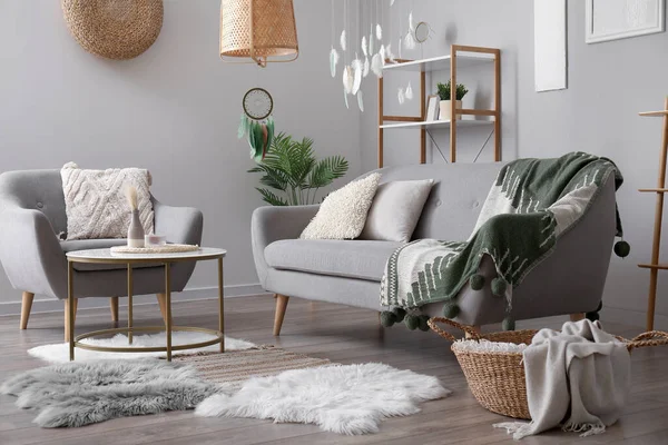 Interior Ruang Tamu Modern Dengan Sofa Kursi Dan Penangkap Mimpi — Stok Foto