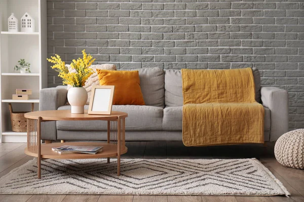 Interior Ruang Tamu Modern Dengan Sofa Meja Kopi Dan Unit — Stok Foto
