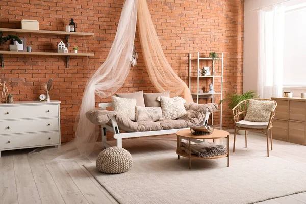 Innvendig Moderne Stue Med Sofa Stol Skuffer Drømmefanger Hengende Murvegg – stockfoto