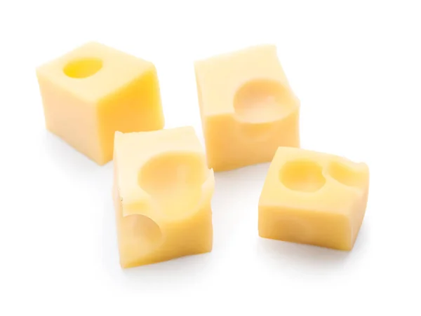 白い背景に隔離されたおいしいスイスチーズのキューブ — ストック写真