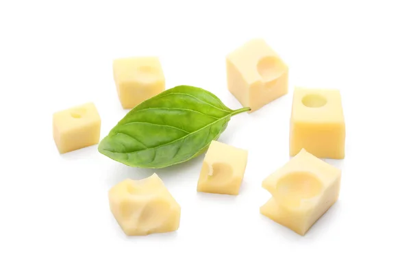 Beyaz Arka Planda Izole Edilmiş Lezzetli Sviçre Peyniri Küpleri — Stok fotoğraf