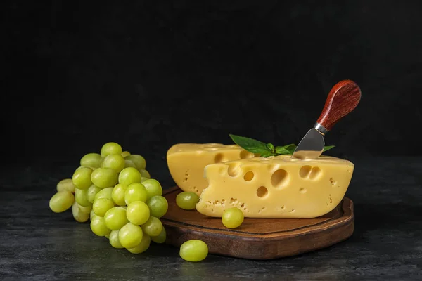 Board Tasty Swiss Cheese Grapes Black Background — Stock Photo, Image
