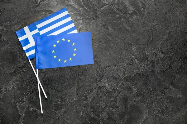 Flaggen Griechenlands Und Europas Auf Schwarzem Grunge Hintergrund — Stockfoto