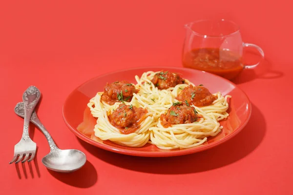 Plate Boiled Pasta Tomato Sauce Meat Balls Red Background — Stock Photo, Image