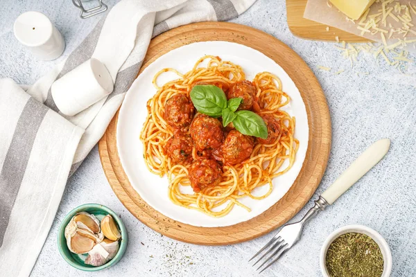 Plate Boiled Pasta Tomato Sauce Meat Balls White Table — Stock Photo, Image