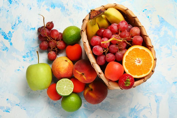 Panier Osier Avec Différents Fruits Frais Sur Fond Bleu Clair — Photo