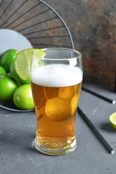 stock image Glass of cold beer with lime on table