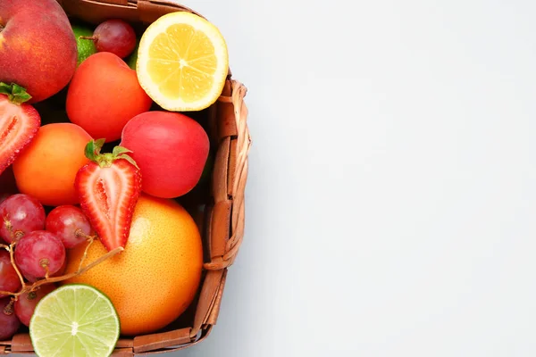 Cesta Mimbre Con Diferentes Frutas Frescas Sobre Fondo Gris —  Fotos de Stock