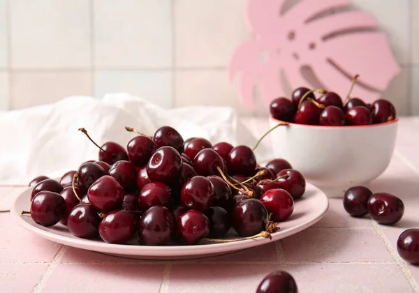 Plate Bowl Sweet Cherries Pink Tile Table — Stock Photo, Image