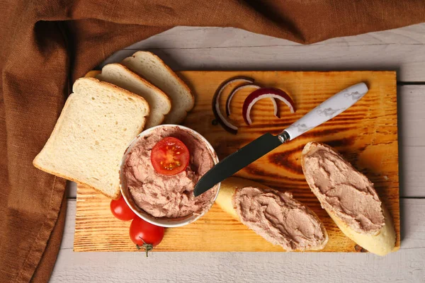 Board Bowl Tasty Pate Sandwiches Light Wooden Background — Stock Photo, Image