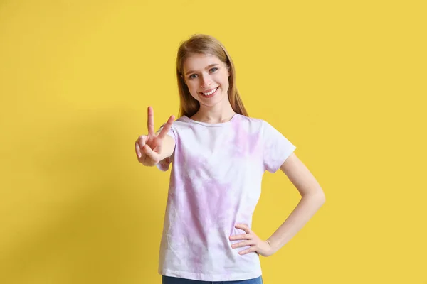 Young Woman Tie Dye Shirt Showing Victory Gesture Yellow Background — Stock Photo, Image