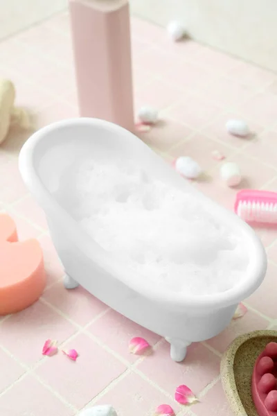 Small Bathtub Foam Bath Supplies Color Tile Table — Stock Photo, Image