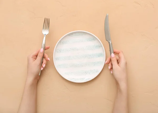 Female Hands Cutlery Empty Plate Beige Table — Stock Photo, Image