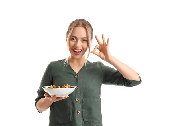 Mladá Žena Chutnými Těstoviny Ukazující Bílém Pozadí — Stock fotografie