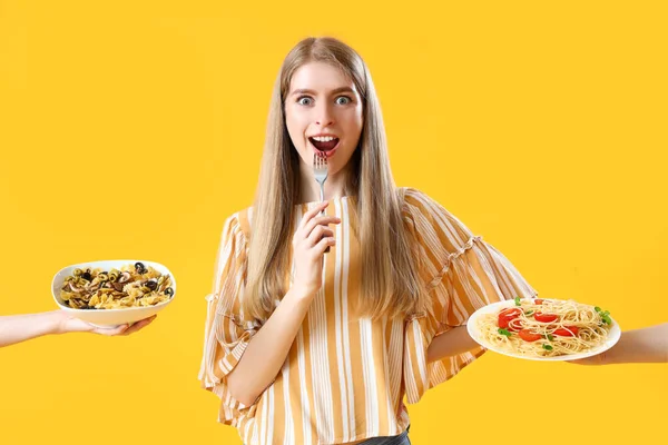 Surprised Young Woman Female Hands Tasty Pasta Yellow Background — Stock Photo, Image