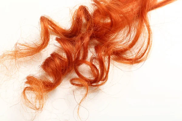 Kudrnaté Červené Vlasy Bílém Pozadí Detailní Záběr — Stock fotografie