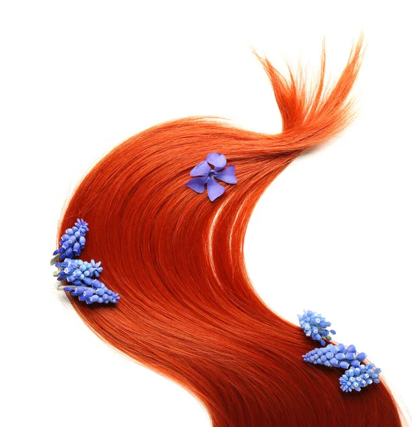Імбирне Волосся Весняними Квітами Білому Тлі — стокове фото